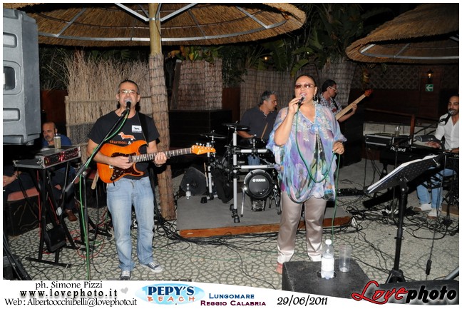 090Pepys_Beach_Party_LovePhoto_29062011.jpg