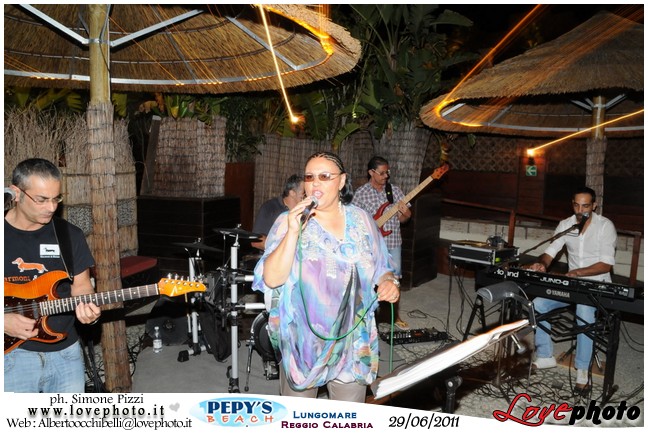 134Pepys_Beach_Party_LovePhoto_29062011.jpg
