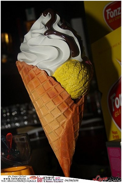 091BartCafe_Aperol_Spriz_LovePhoto_04062011.jpg