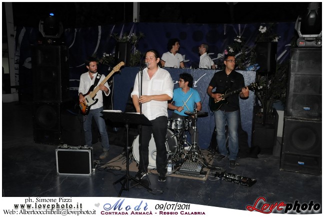 007Modi_Party_LovePhoto_09072011.jpg