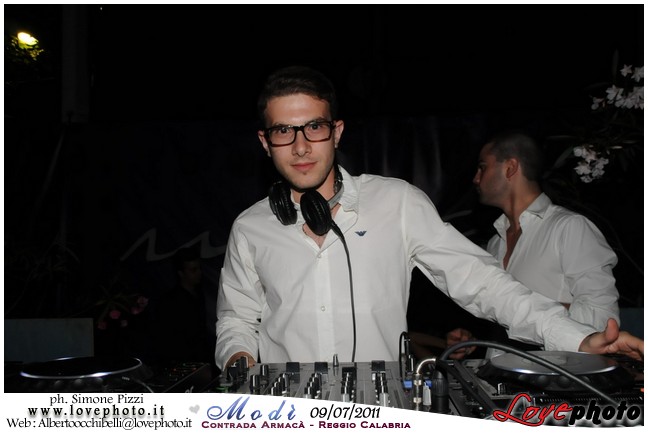 030Modi_Party_LovePhoto_09072011.jpg