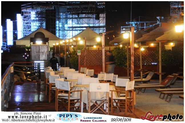011Pepys_Beach_Party_LovePhoto_29062011.jpg